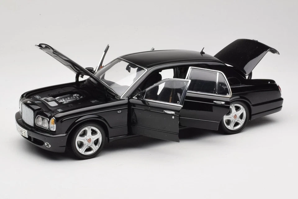 100139071 Bentley Arnage R Black Minichamps 1:18 - Image 2 of 4