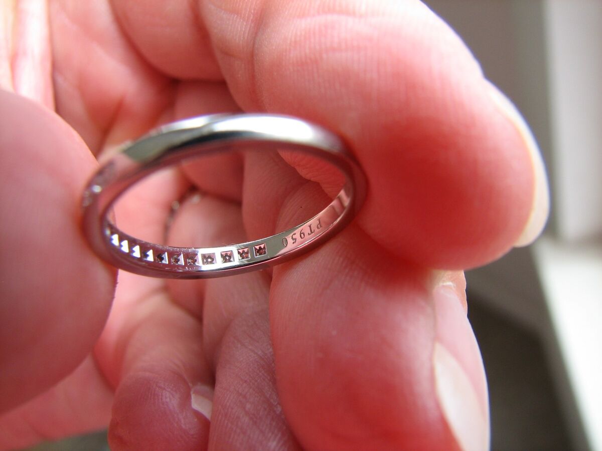 $2650 TIFFANY & CO .17 CT DIAMONDS PLATINUM HALF ETERNITY $2650 TIFFANY & CO .17 CT DIAMONDS PLATINUM HALF ETERNITY
