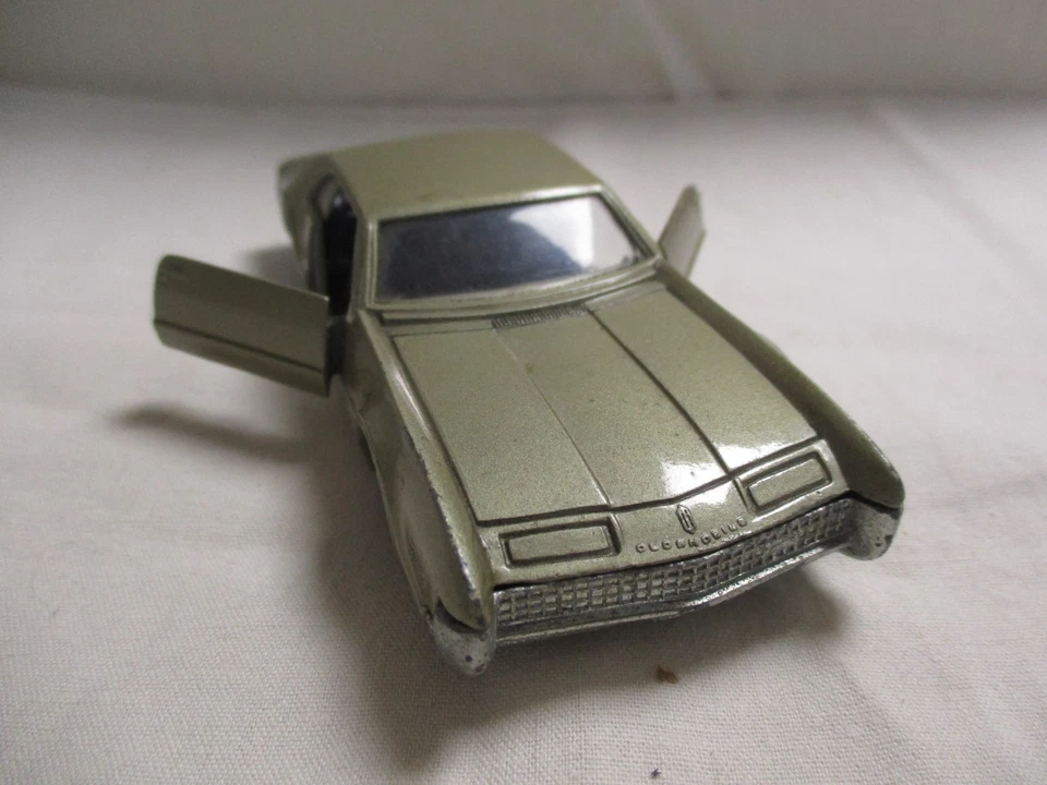 Modellino Politoys n 567 Oldsmobile Toronado scala 1:43 - Immagine 4 di 4