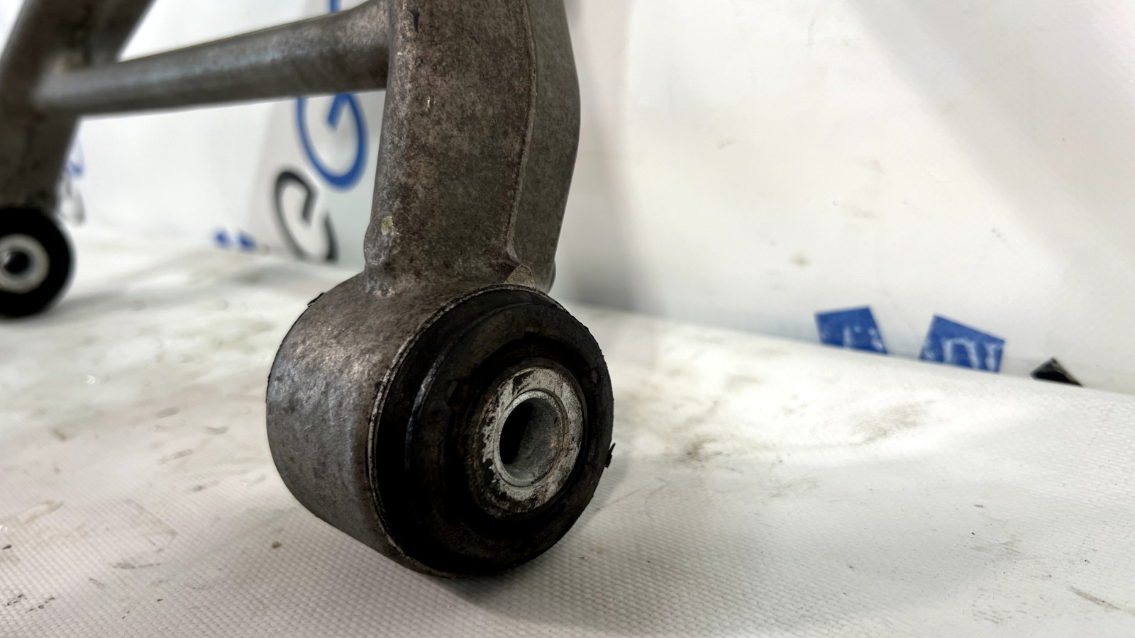 ASTON MARTIN V8 VANTAGE REAR RIGHT SIDE LOWER CONTROL ARM OEM 2007 - 2017 🔵