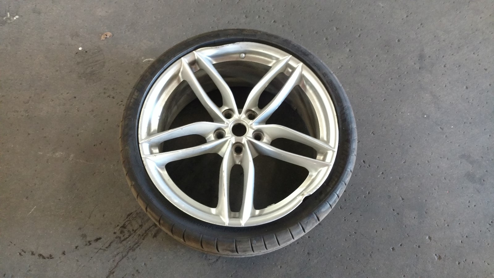 FERRARI 488 GTB SPIDER FRONT RIM DIAMOND FACTORY WHEEL WITH TIRE OEM 315895