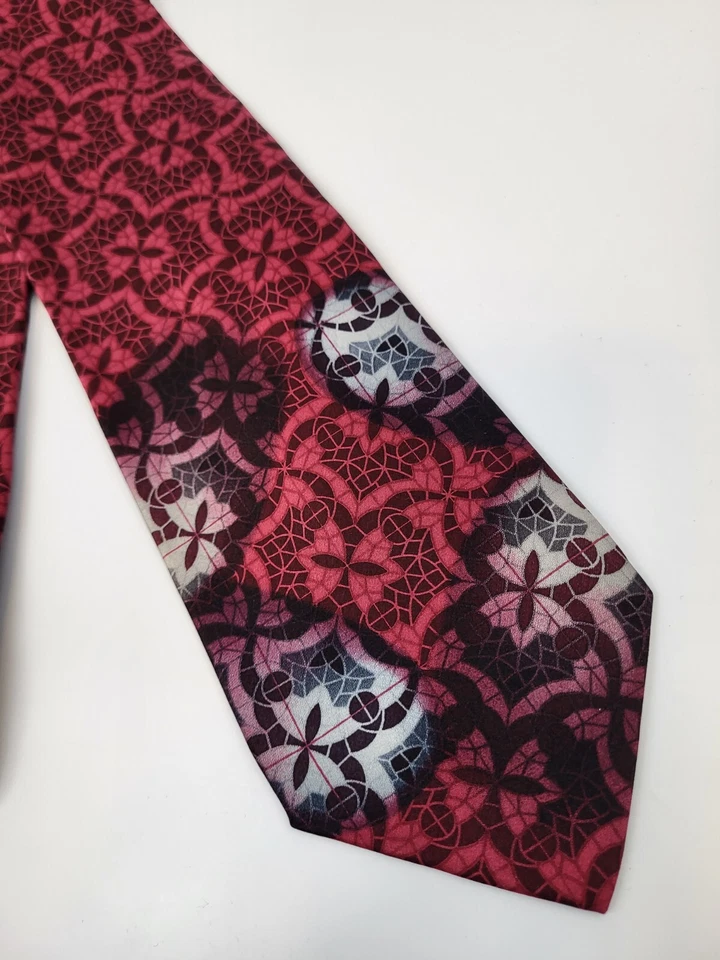 Corbata de seda Montana roja negra gris geométrica para hombre Italia 59 x 3,1/8 Foto 3 de 4