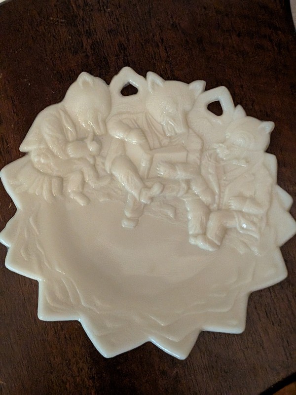 Vintage Westmoreland Specialty Co "Three Bears" milk glass plate