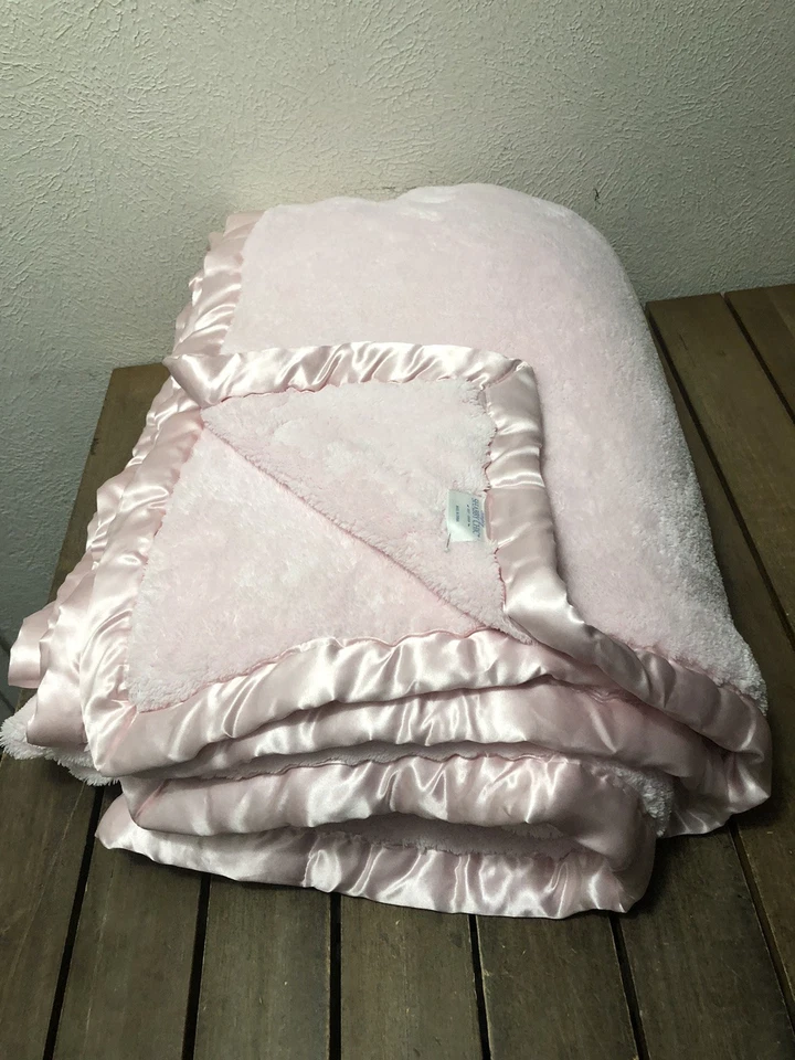 Simply Shabby Chic TWIN Plush Blanket Soft Pink Satin Trim 2Ply 65x91” Excellent - Image 3 of 4