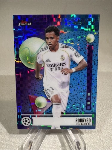 2025-26 Topps Finest UCC Rodrygo/150 Blue Xfractor #132 Common Real Madrid