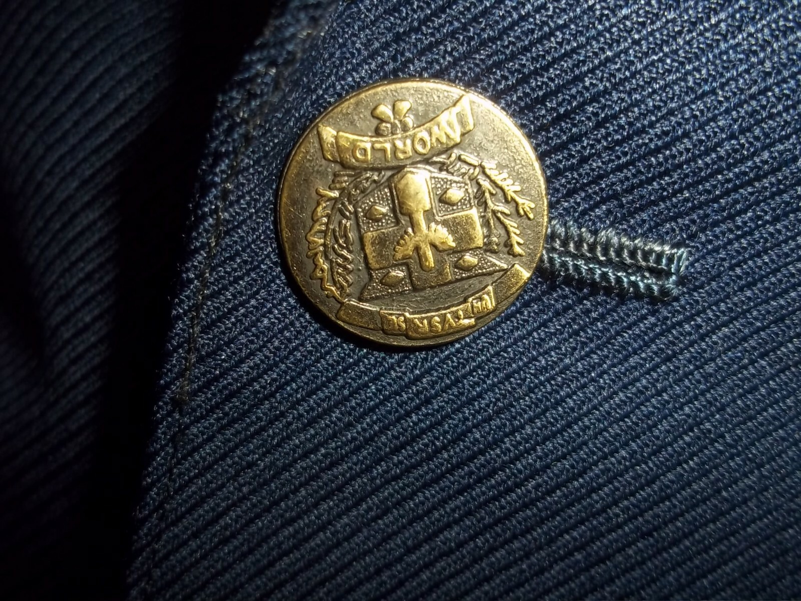 ]] Chesterfield Solid Navy Blue 2Button Center Ve… - image 6