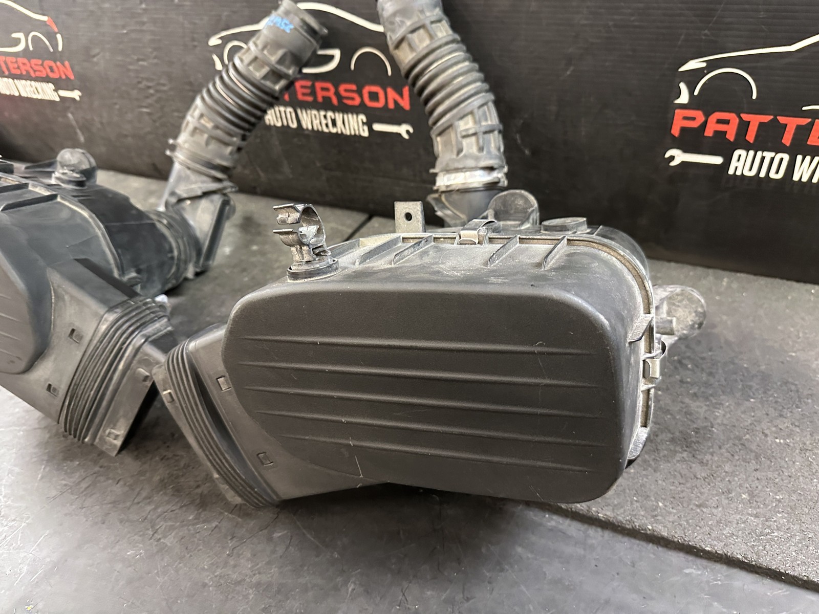 14-21 MASERATI GHIBLI 3.0 LEFT & RIGHT AIR INTAKE CLEANER FILTER BOX 72405505