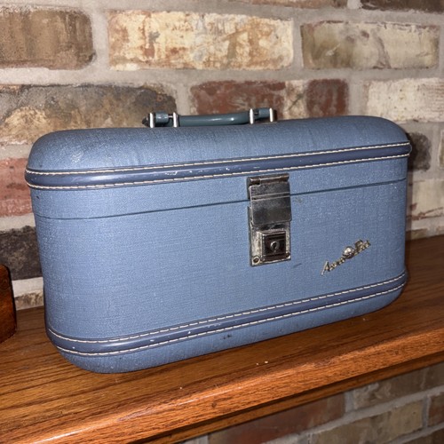 Aero Pak Train Case Make-Up Travel Hard Luggage Blue Lining 60s Vintage With Key