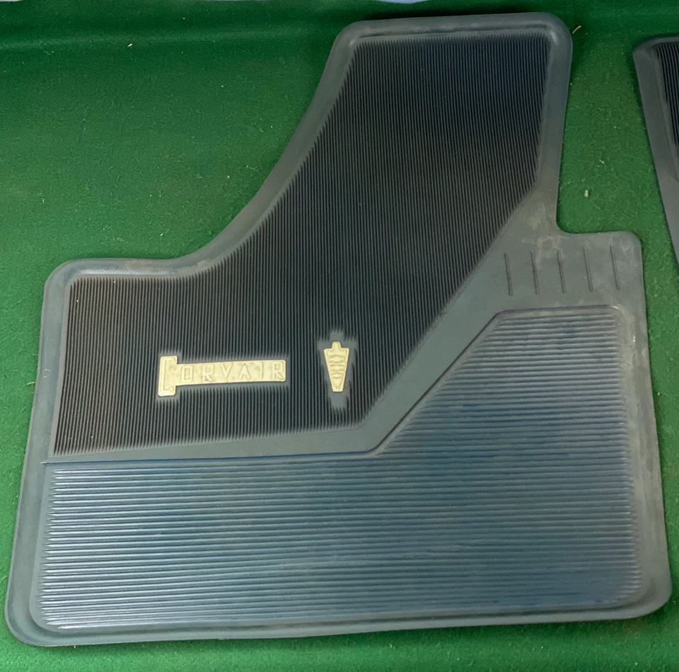 Nuevo de Lote Antiguo Chevrolet Corvair 1962-1964 Accesorio Alfombrilla Delantera Par Verde Oscuro 985240 Foto 2 de 4