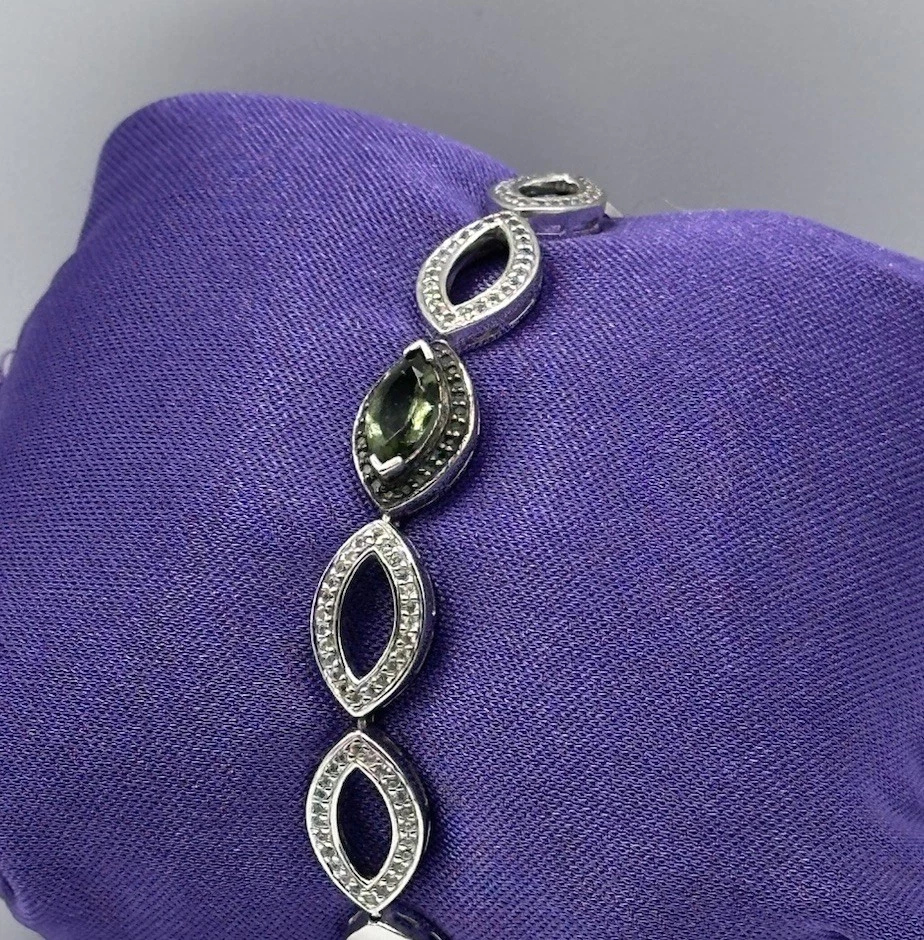 PULSERA SLVR MOLDAVITA .60CT, ACENTO DIAMANTE VERDE .06CTW RND, .65CTW BLANCO ZRCON Foto 3 de 4