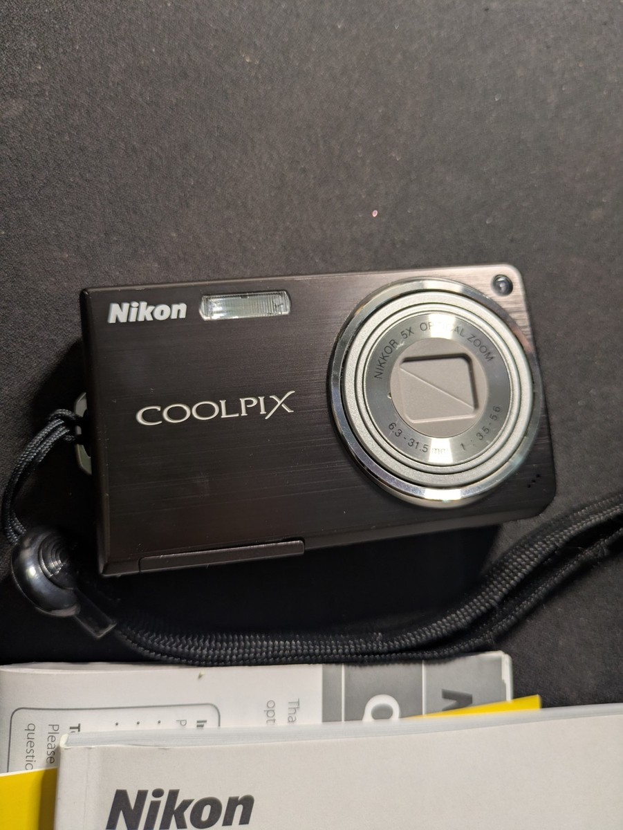 Nikon COOLPIX S550 10.0MP Digital Camera - Graphite black