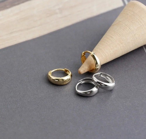 LOUISE CARTER 🇬🇧 Mini drop huggies/ Earrings 18K Gold PVD Coating SIZE: 10 mm - Picture 4 of 4