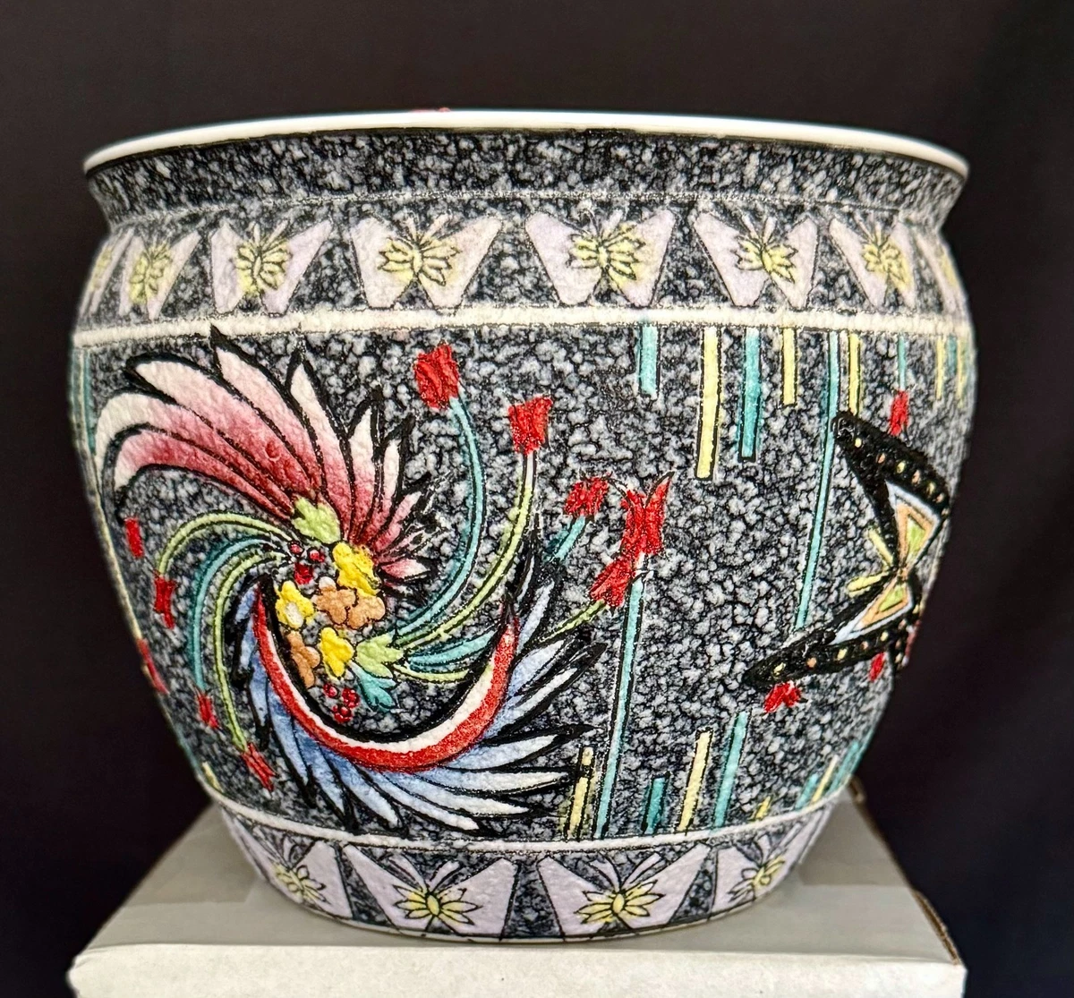 中国 花と蝶の模様の陶器の容器 Chinese Butterfly Vase Indiana Collectible Chinese Vases & Jars