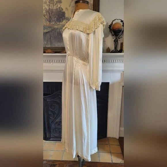 OFF WHITE Vestaglia vintage anni 30 40 Impero in raso bianco sporco con pizzo