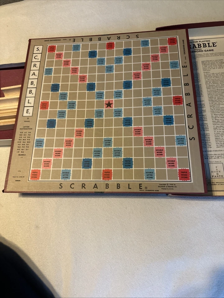 Vintage Scrabble Crossword Game 1983 Selchow & Righter No.17 NOS Factory Sealed - Image 3 of 4