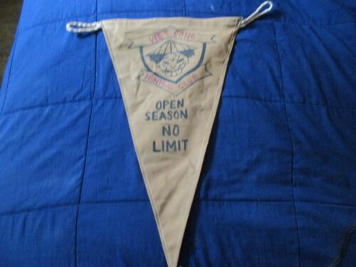 VIETNAM VIET CONG HUNTING CLUB PENNET BARRACK WALL FLAG