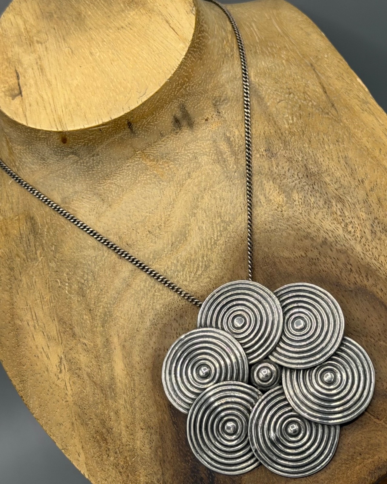 LOS CASTILLOS MESMERIZING REPOUSSE CONCENTRIC CIR… - image 9