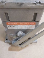 New Honeywell M6284A1089 Free Shipping New in Box New Factory Sealed PLC 1PC US