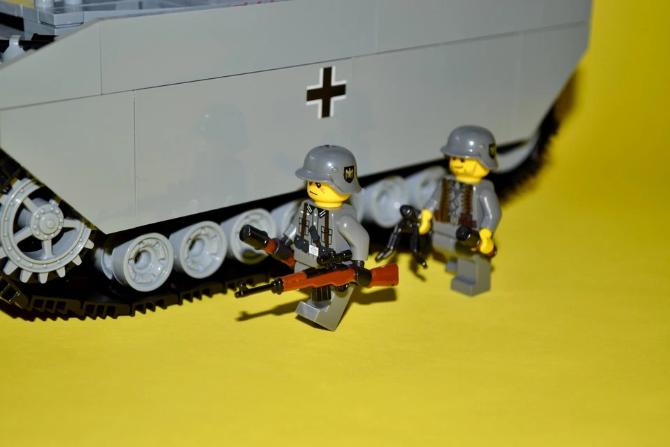 Retired COBI WWII PZKPFW IV AUSF. F1/G/H Tank #2461 w/ BRICKMANIA Figures RARE - Image 3 of 4