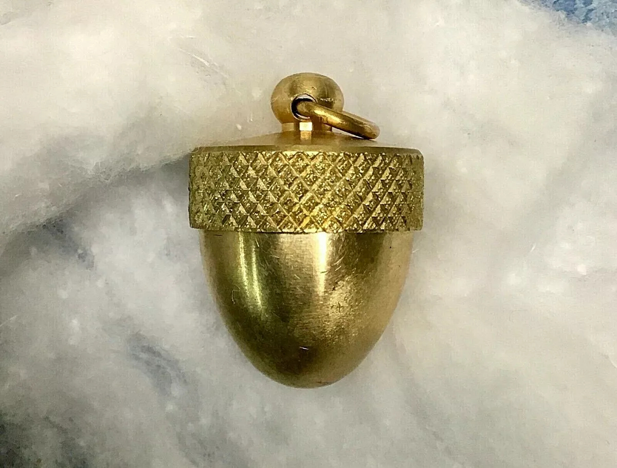Vintage secret shop compartment necklace