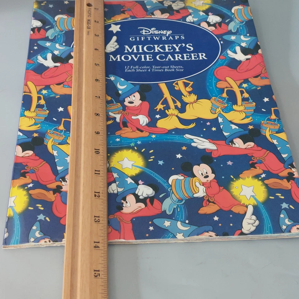 Libro Disney Giftwraps 1992 Mickey's Movie Race con 12 hojas rasgadas de colección Foto 2 de 4