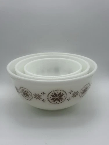 Pyrex Town and Country Set of 3 Nesting Mixing Bowls Brown & Orange