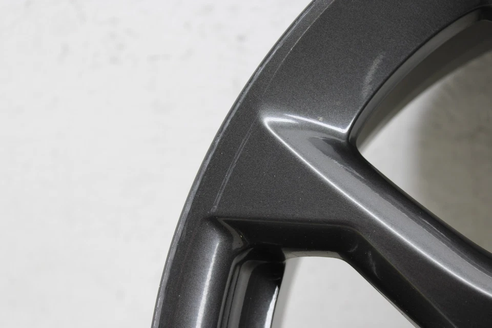 Llanta Fiat 124 Spider Abarth 2017-2020 17" x 7" 9960A87070 OEM MZ82 Foto 4 de 4