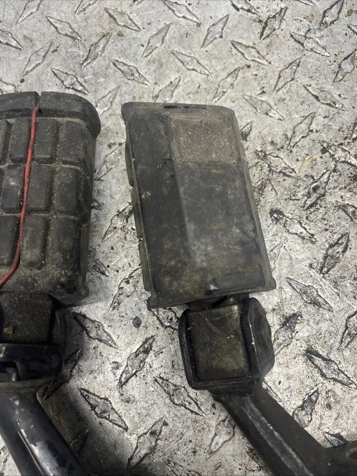 YAMAHA DRIVER FOOT PEGS 1981 YAMAHA XS1100 81 - Imagem 3 de 4