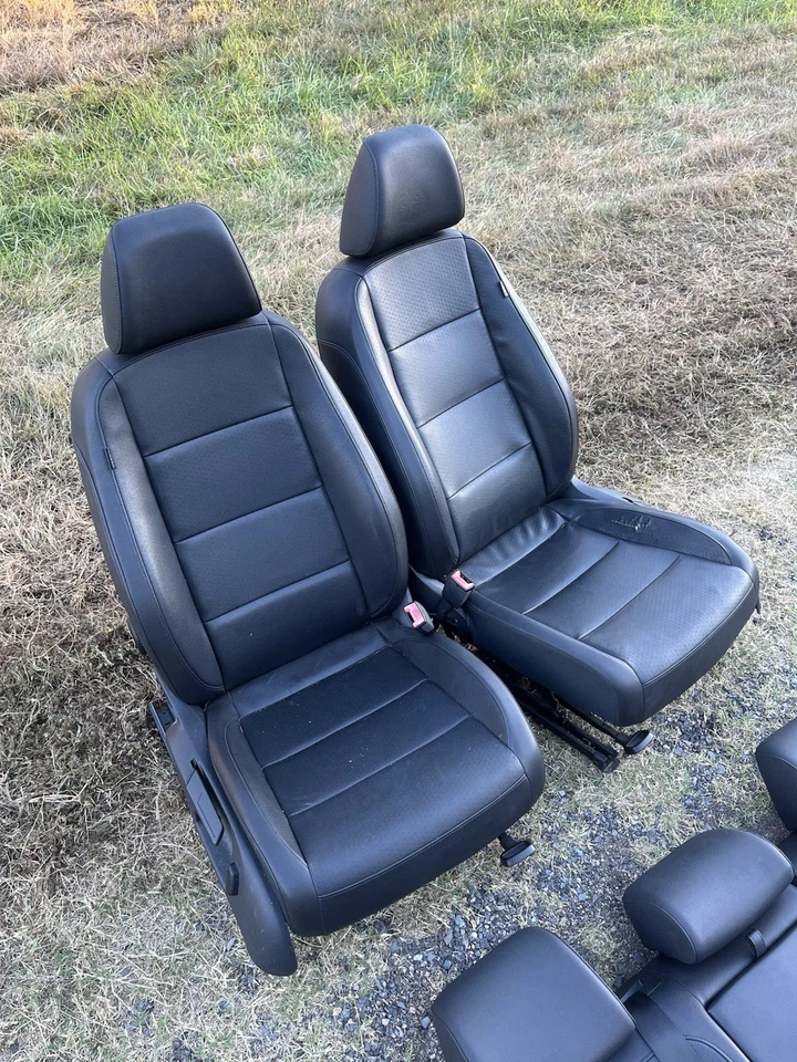 Volkswagen Golf Jetta 2013 camioneta interior asientos delanteros traseros cojines negro Foto 4 de 4