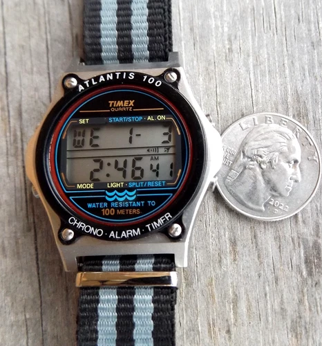 TIMEX ATLANTIS 100 WHITE LIGHT NEAR MINT  NEW  BATTERY & NATO STRAP  FREE SHIP