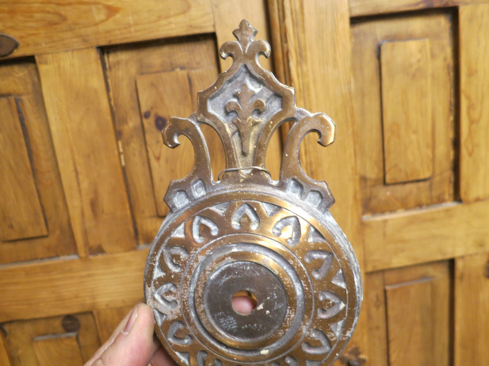 Vintage / Antique Victoria Brass/Bronze Electric Light Wall Sconce