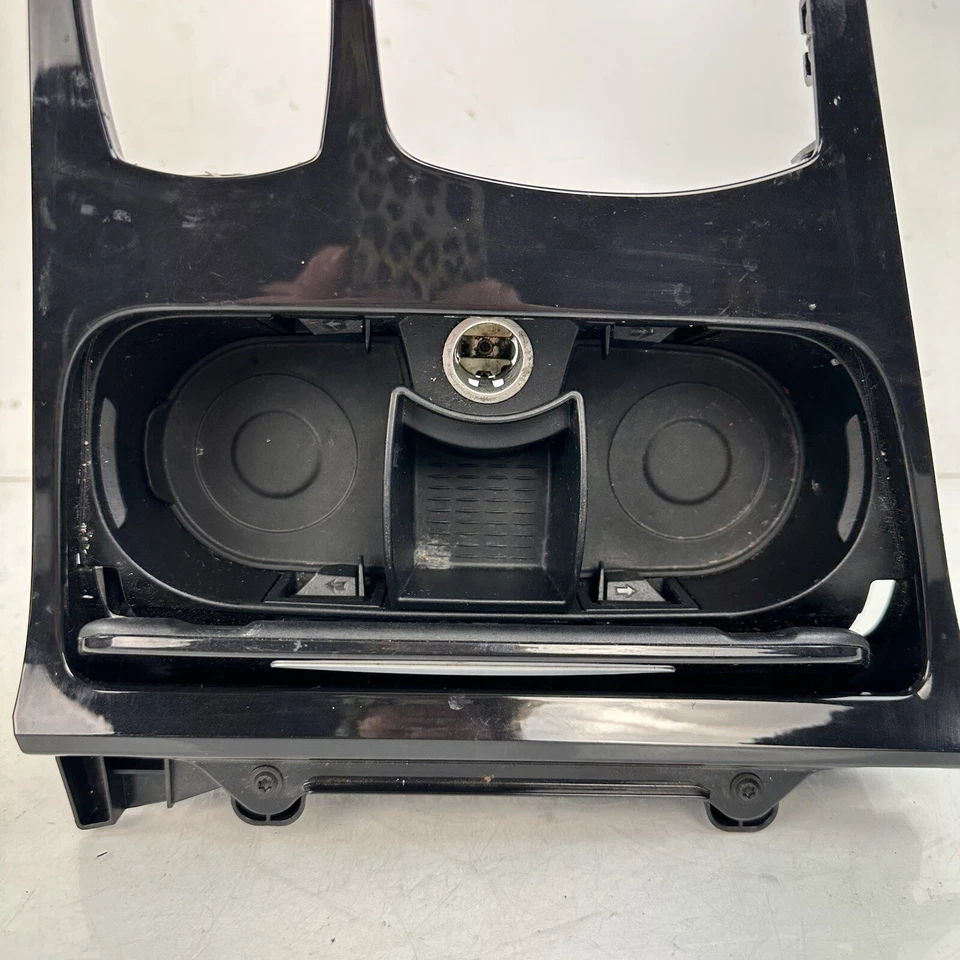 BMW 550I GT F07 2010-2016 consola central portavasos con moldura de palanca de cambios OEM. Foto 3 de 4