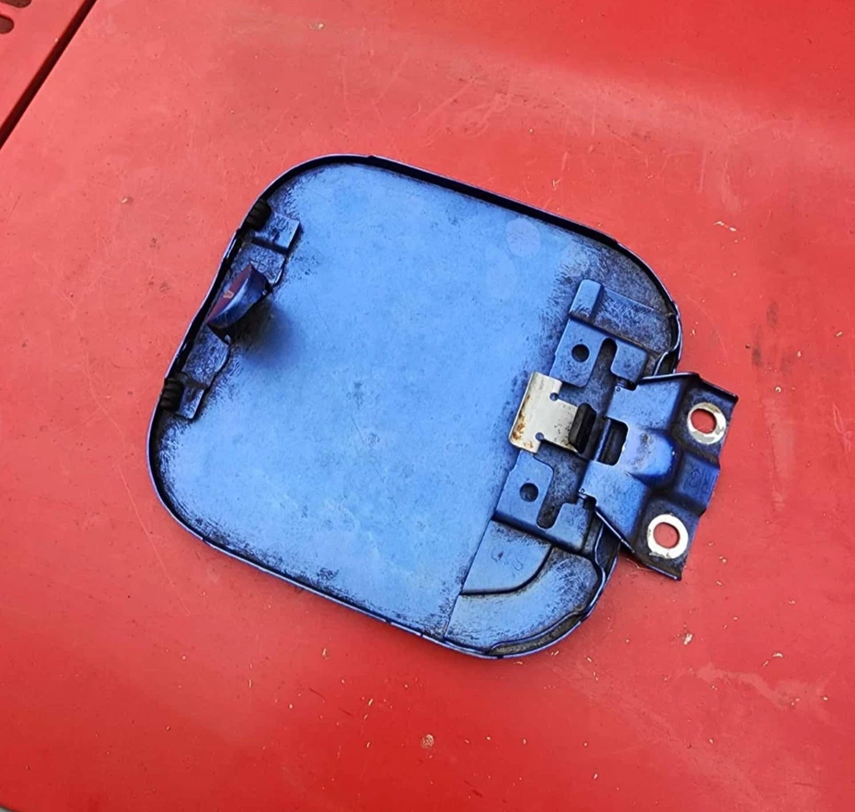 Honda CR-V 1997-2001 OEM Llenadora de Combustible Puerta Tapa de Gas Cubierta Superior con Hardware-Pernos Foto 4 de 4