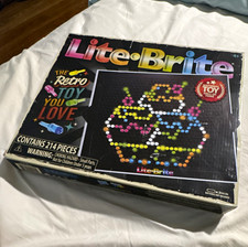 Lite-Brite Retro Toy Set 214 Pieces Vintage 2000 Model 3348 MPN 3348