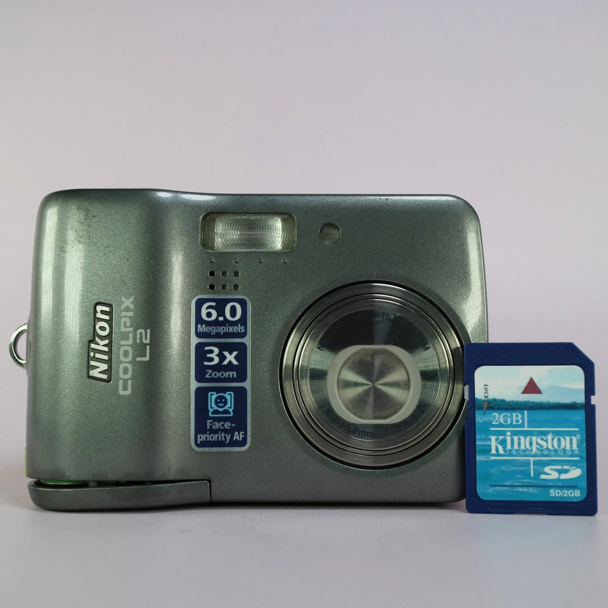 Preços baixos em Nikon COOLPIX Nikon Coolpix L2 Câmeras Digitais