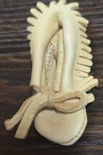 1 - Vintage Minnetonka Pa-Poo-Shu Baby Moccasin 3" Long Doll Size Souviner