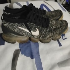 Nike Air VaporMax Flyknit Low Top Lace-Up Sne...
