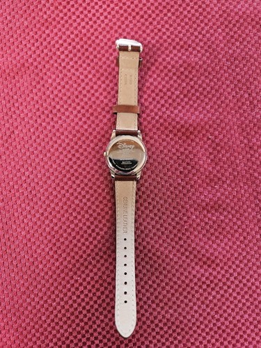 Disney SII Women's Gold Tone Floating Bees Surround Winnie the Pooh Watch MC0064 - Picture 3 of 4