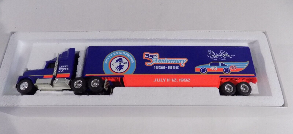 Richard Petty 35th Anniversary Transporter Truck 1992 Ertl White