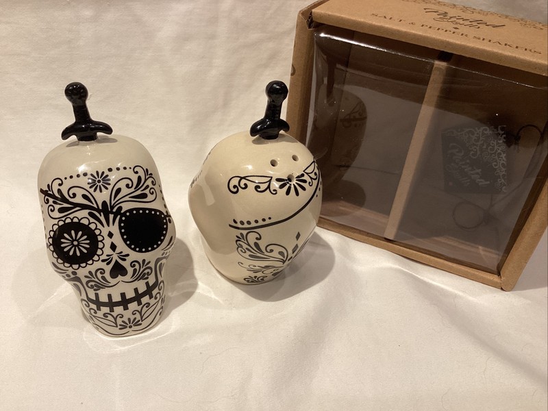 Pirate Eye Patch Sugar Skull Dia De Los Muertos Salt & Pepper Shakers NIP