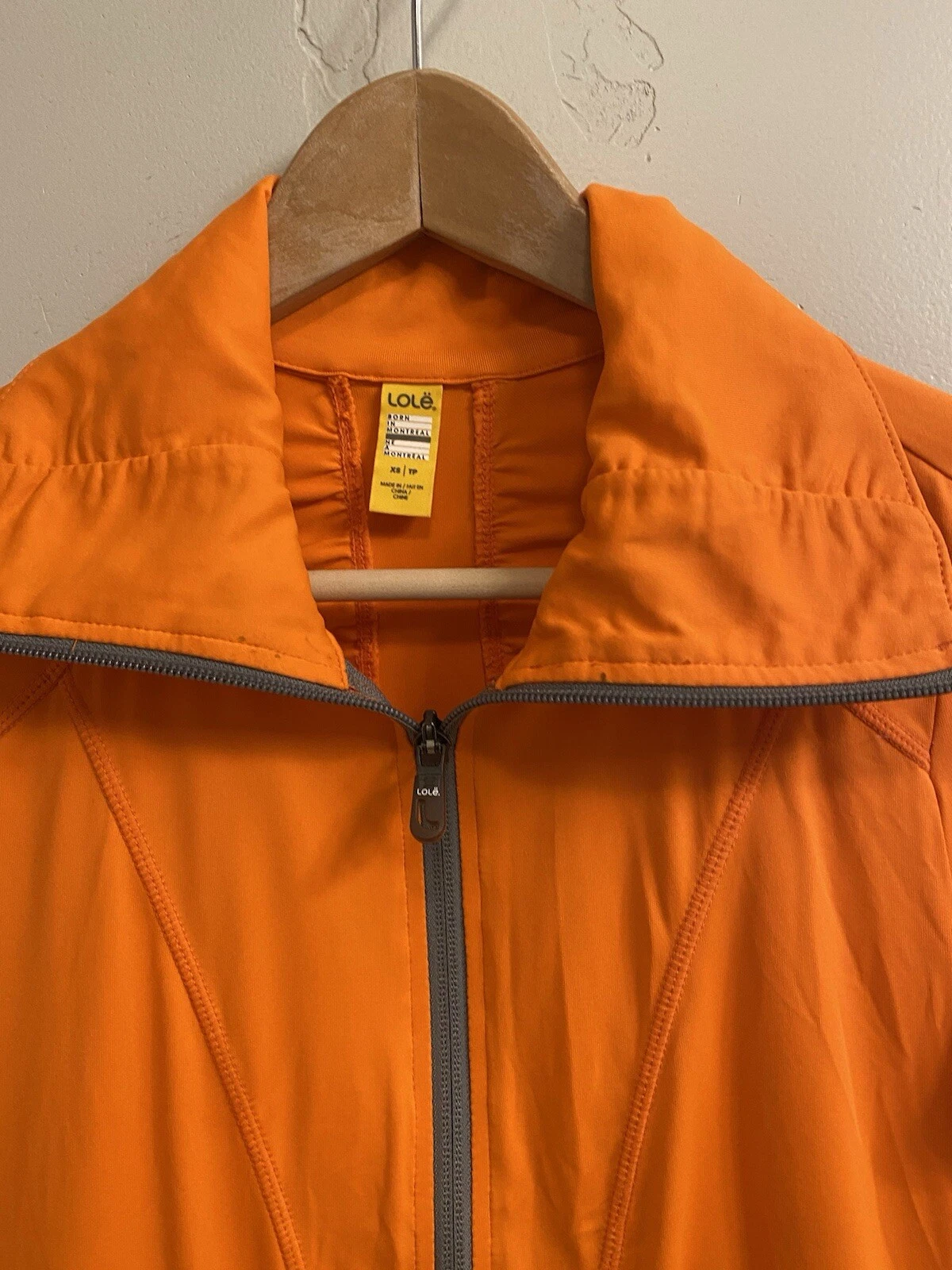 lole full zip thumb holes athletic breathable fitted jacket