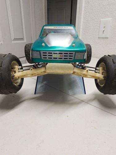 VINTAGE TEAM ASSOCIATED RC10T ORIGINAL RACE TRUCK 1/10 SCALE - Picture 4 of 11