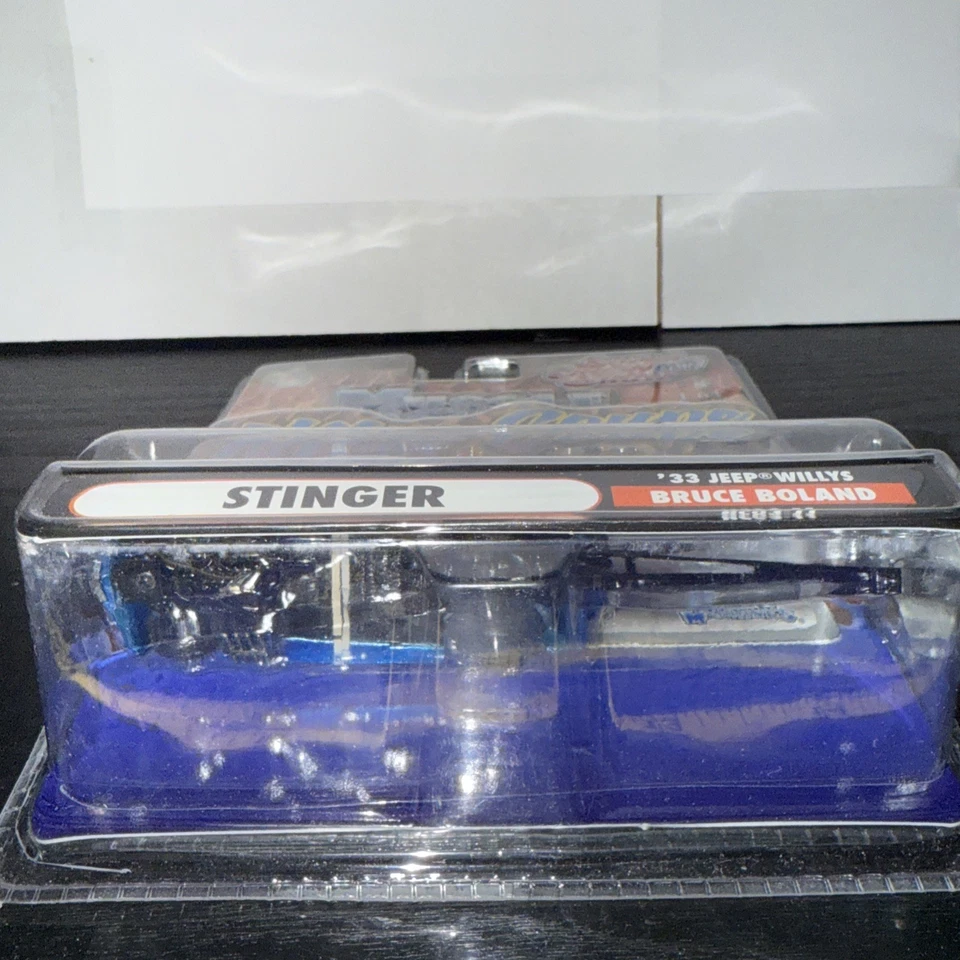 Muscle Machines Nitro 2003 cupé: Jeep Willys Stinger azul '33, Bruce Boland nuevo en paquete Foto 4 de 4