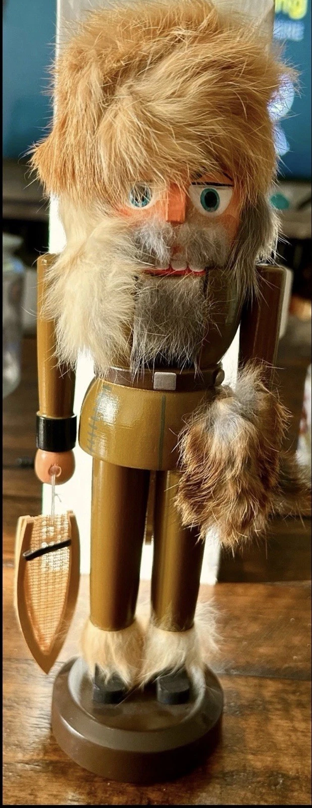 Seiffener Volkskunst eG, in the style of a trapper or fur trader