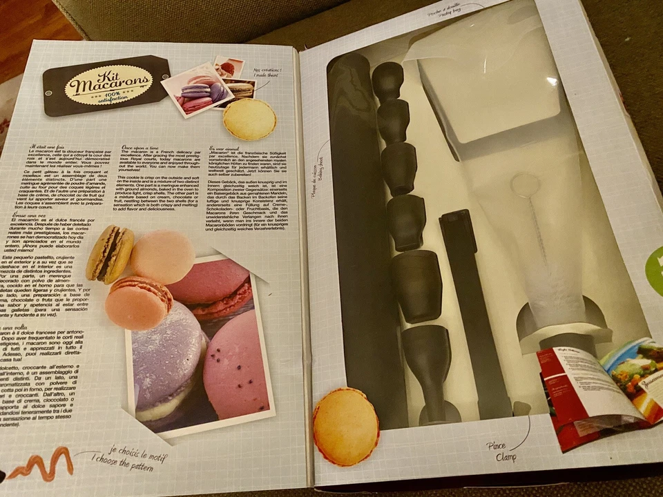 New Mastrad Macaron Kit ~ Baking Sheet, Piping Bag, Nozzles, Recipe Booklet NEW - Image 2 of 2