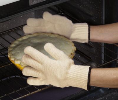 Set of 2 Heat Safe Oven Gloves ( Up to 400 Degrees) Allows Better Grip Than MITS
