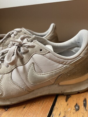 nike internationalist trainers in beige