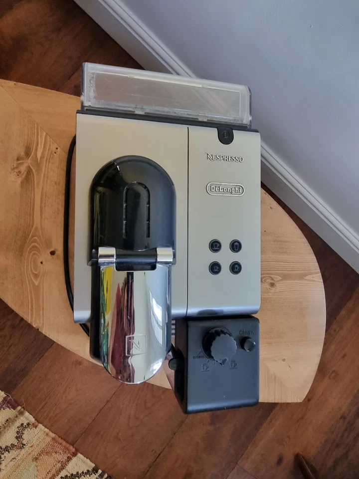 De'longhi Nespresso Lattissima Touch Single Serve Capsule Coffee Machine, photo 3 of 5