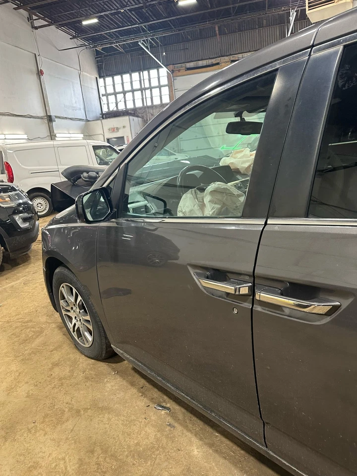Used Front Left Door Assembly Front fits: 2013 Honda Odyssey electric Front Left Foto 2 de 4