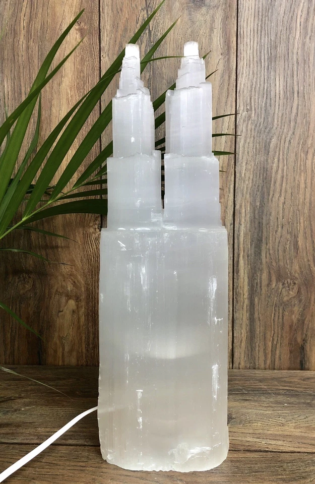 Lámpara de Selenita Extra Grande 15"-18" y Cordón Torre de Selenita Blanca Dos Puntos Reiki. Foto 4 de 4